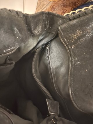 Bolso negro brillo con cadena