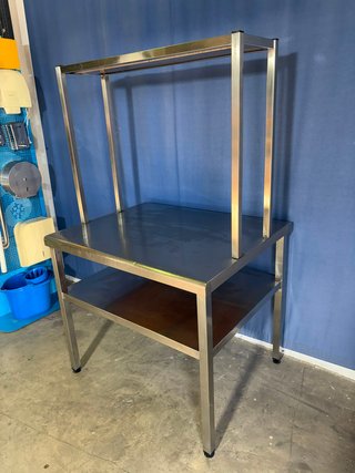 MESA CENTRAL CON BALDA Y ESTANTE 100CM