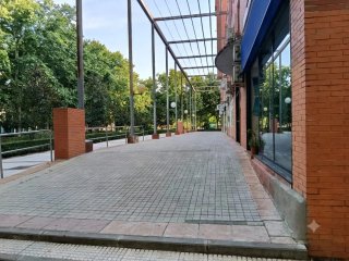 Local comercial todo exterior 100 m²