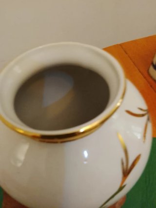 Jarrón antiguo de porcelana con escena
