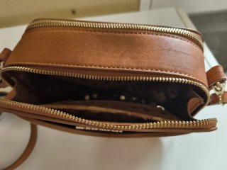 Bolso bandolera Desigual marrón y dorado