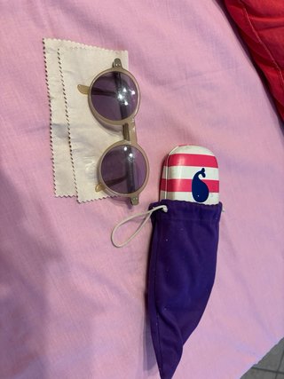 Occhiali da sole rotondi beige e viola