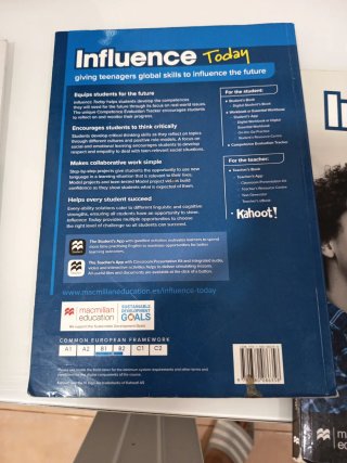 INFLUENCE TODAY 4 Student's book: libro de text...