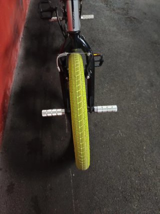Bicicleta BMX Wipe Gris y Amarillo