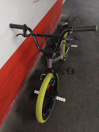 Bicicleta BMX Wipe Gris y Amarillo