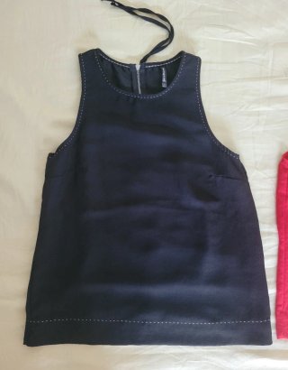 BLUSA NEGRA Y ROJA STRADIVARIUS TALLA S.
