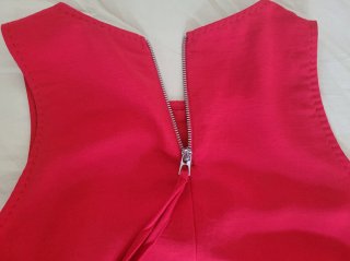 BLUSA NEGRA Y ROJA STRADIVARIUS TALLA S.