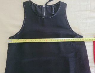 BLUSA NEGRA Y ROJA STRADIVARIUS TALLA S.