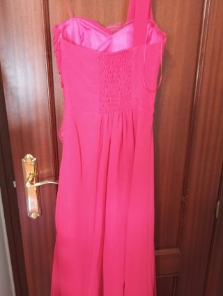 Vestido fiesta un hombro rosa fucsia largo