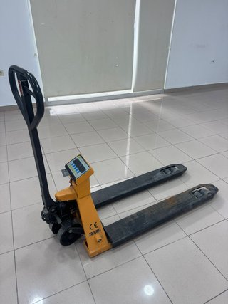 Transpaleta con báscula