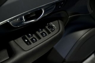 Volvo XC90   2.0 B5 D AWD Momentum Pro Auto