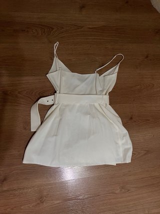 Vestido blanco Zara con cinturón Talla M