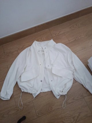 Chaqueta ligera blanca