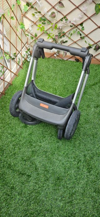 Conjunto carro Stokke Scoot y sillita coche.