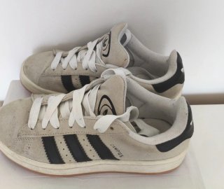 Sapatilhas Adidas Campus bege e preto