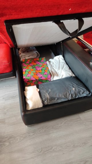 Sofá Chaiselongue Negro y Rojo