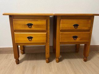 Dos Mesitas de noche de madera