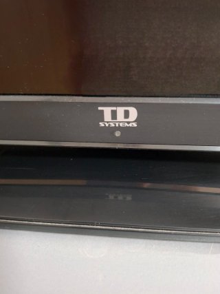 Mesa gris y TV