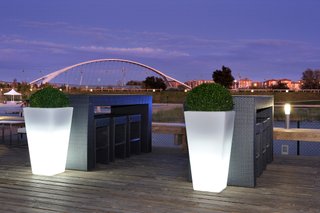 Maceta Alta con Luz 85cm Nueva