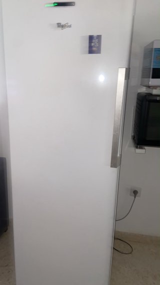 Congelatore verticale Whirlpool a 6 cassetti