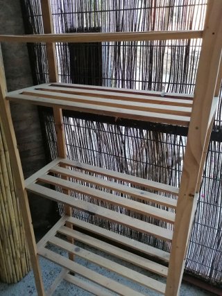 Scaffale in legno a 5 ripiani per ripostiglio