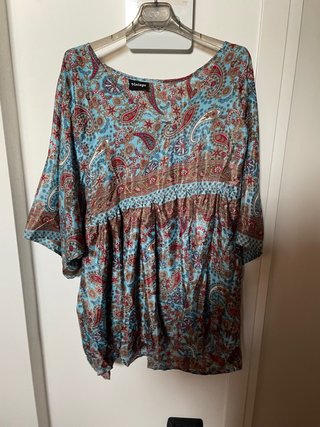 Blusa longuette estiva ideale com copricostume.