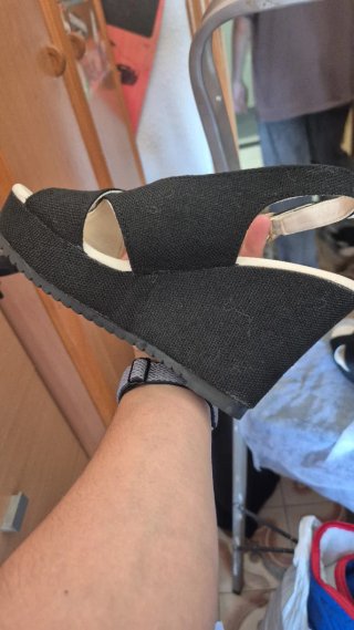 Zapatos de cuña negras y beige