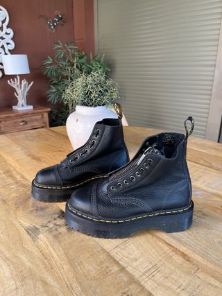 Dr Martens Sinclair, con plataforma y piel Milled