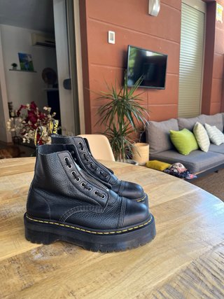 Dr Martens Sinclair, con plataforma y piel Milled