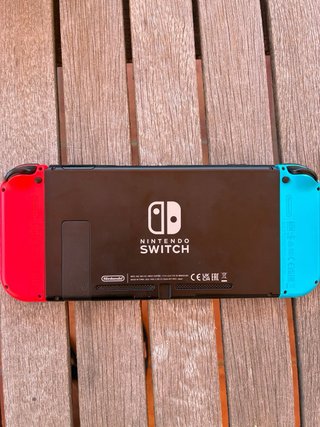 Nintendo Switch V2 + 4 Joy-Con Originales + Funda