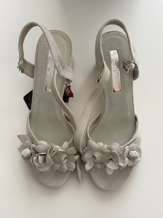 Sandalias XTI Talla 38 y 39 Flores