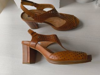 Sandalias Pikolinos tacón marrón