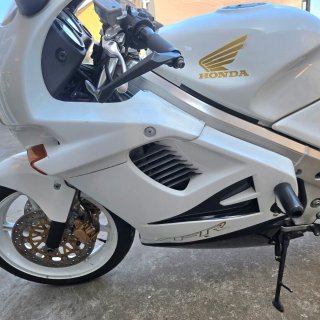 Honda VFR 750 F  RC364