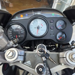 Honda VFR 750 F  RC364