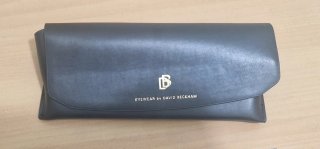 Gafas David Beckham Doradas con Clip negro.