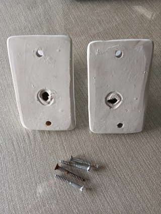 2 Perchas de Porcelana Blancas. Antiguas