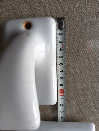 2 Perchas de Porcelana Blancas. Antiguas