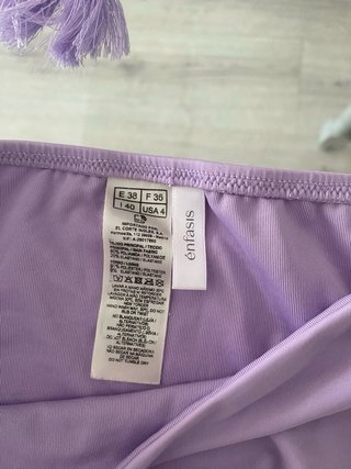 Bikini color lila énfasis