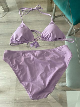 Bikini color lila énfasis