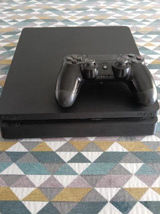 PlayStation 4 Slim 1TB