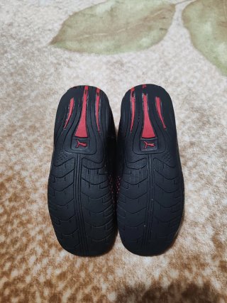 Zapatillas Puma Ferrari Negras y Rojas talla 23