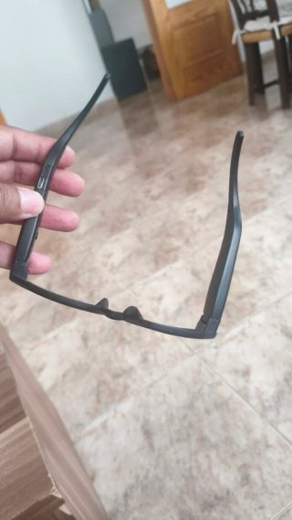 Gafas espía negras no tienen marca...  16gb tarjet