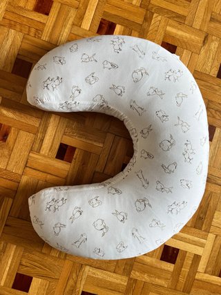 Cojín de lactancia con estampado de conejos IKEA