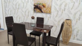 Mesa Comedor Cristal Marrón y 4 Sillas