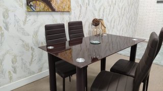 Mesa Comedor Cristal Marrón y 4 Sillas