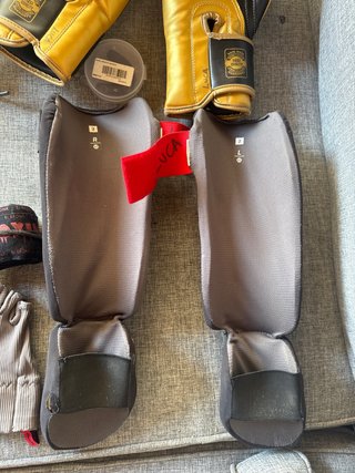 Guantes Boxeo Muay Thai El Bronx 8oz + Accesorios