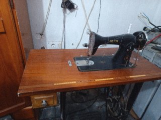 Máquina de coser Alfa antigua