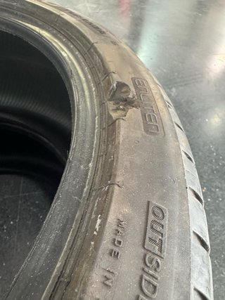 2 Ruedas 245/40/19 98Y Bridgestone