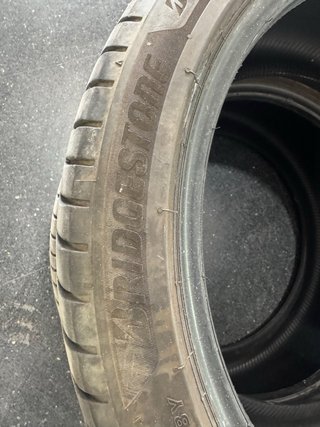 2 Ruedas 245/40/19 98Y Bridgestone