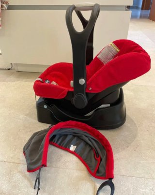 Seggiolino auto e marsupio Chicco Auto-Fix
